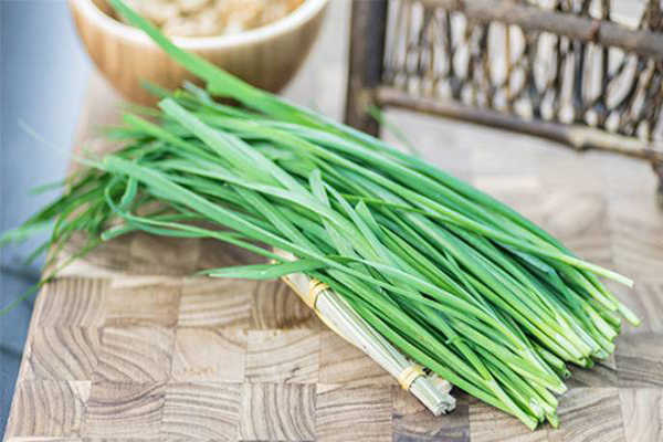 4 Cách Chữa Xuất Tinh Sớm Bằng Lá Hẹ - An Toàn – Đơn Giản 